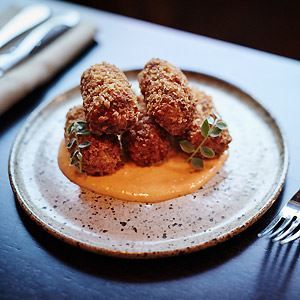 Beef Croquettes, Croquettes Recipe, Fine Dining Recipes, Salmon Dishes, Pub Food, Snacks Für Party, Croquettes, Food Presentation, Food Plating