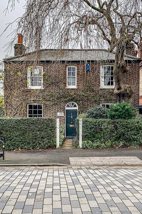 A beautiful brick house in Dulwich village, London. Click through for more pictures on the A Lady in London blog.   #house #dulwich #london Dulwich Picture Gallery, London Neighborhoods, English Houses, House In London, London Living, Instagram London, Historic Houses, London House, London Places