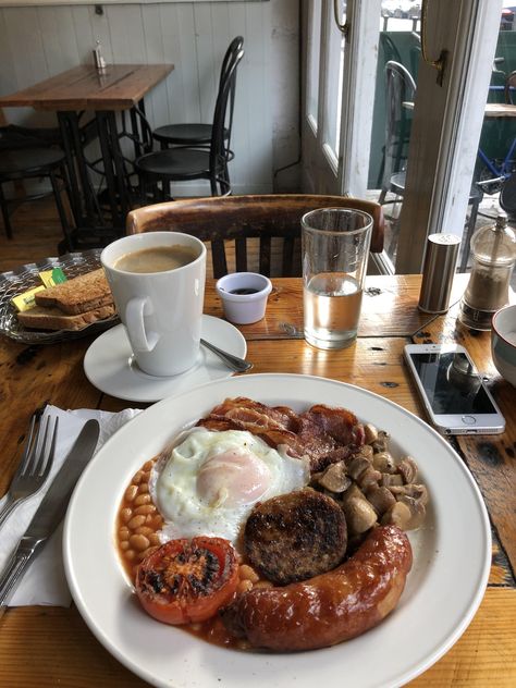 [I ate] Full Irish Breakfast Full English Breakfast Aesthetic, Bibi Aesthetic, What To Have For Lunch, Dublin Aesthetic, Full Irish Breakfast, Breakfast Diner, Irish Jig, Irish Dishes, Breakfast Yummy