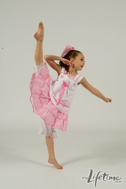 Dance Moms Group Dances, Maddie And Mackenzie Ziegler, Dance Moms Costumes, Dance Moms Maddie, Dance Moms Season, Dance Moms Cast, Maddie Mackenzie, Maddie And Kenzie, Dance Moms Pictures