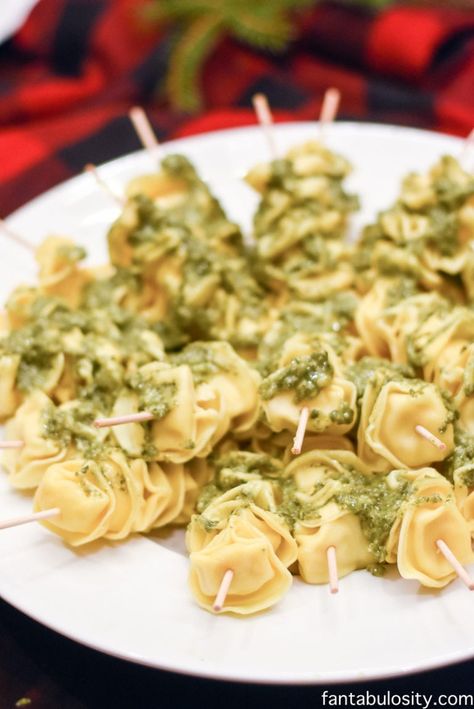 Cheese tortellini skewers with pesto. Perfect appetizer for cocktail party. Favorite Things Party Ideas - How to Host Favorite Things Party fantabulosity.com Favorite Things Party Ideas, Favourite Things Party, Tortellini Skewers, Cocktail Party Appetizers, Christmas Cocktail Party, Favorite Things Party, Cocktail Party Food, Healthy Recipes Easy Snacks, Cold Appetizers