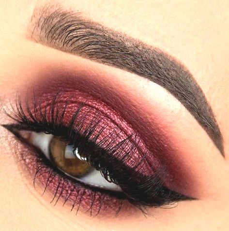 Wedding Nails Burgundy, Makeup For Burgundy Dress, Makeup Burgundy, Prom Eyeshadow, Makeup Eyeshadow Brown Eyes, Maroon Makeup, Burgundy Makeup Look, Maroon Eye Makeup, Makeup Look Ideas