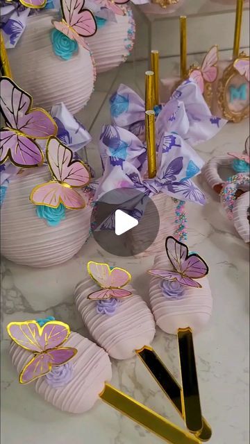 Butterfly Candy Apples, Mesas De Snack Ideas, Butterfly Treat Table, Butterfly Treats, Butterfly Chocolate, Chocolate Butterflies, Butterfly Baby Shower Theme, Chocolate Covered Apples, 8 Birthday