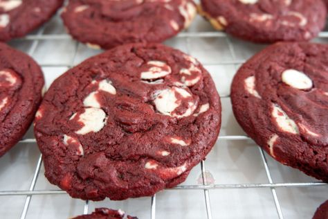 Velvet Cookies, Red Velvet Cake Mix, Red Velvet Cookies, Food Babe, Yummy Comfort Food, Food Recepie, Buffet Food, Velvet Cake, Red Velvet Cake