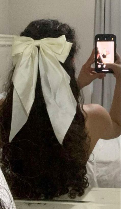 Hair Coquette, Cute Hairstyles For Curly Hair, Coquette Hair, Hair Styles Curly, Diy Hair Accessories Ribbon, Wavy Curls, Curly Hair Photos, Red Brown Hair, Cute Curly Hairstyles