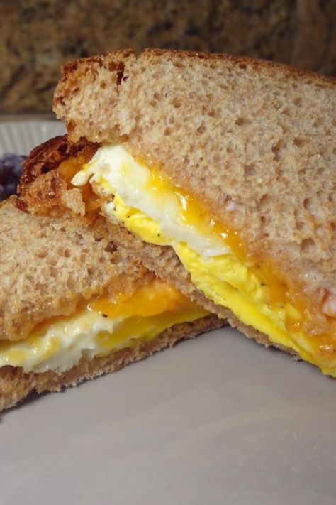 Fried Egg Sandwich | "Definitely a tasty and quick breakfast snack when you're in a hurry. Or when you're just plain lazy." #breakfastrecipes #brunchrecipes #breakfastideas #brunchideas #eggrecipes #breakfasteggs #howtomakeeggs Fried Egg Sandwich Recipe, Quick Breakfast Sandwich, Egg Sandwich Recipe, Fried Egg Sandwich, Egg Sandwich Breakfast, Fast Food Breakfast, Breakfast Sandwich Recipes, Mexican Breakfast Recipes, Egg Sandwich