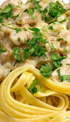 Fettuccine with Creamy White Clam Sauce Clam Sauce Pasta, Pasta With White Clam Sauce, Clam Linguine, Noodle Meals, Linguine And Clams, Clams Recipe, Clam Sauce Linguine, Clam Pasta, White Clam Sauce