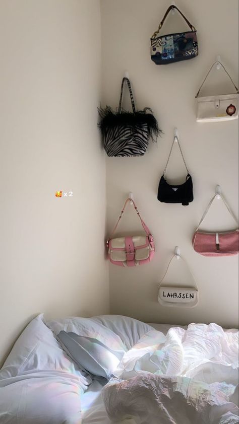 Bag Hanger Ideas Bedroom, Bag Shelf Display Bedroom, Bag Hanger Ideas, Purse Wall Display, Bag Display Ideas Bedroom, Purse Display Ideas Bedrooms, Purse Wall, Dream Dressing Room, Purse Display