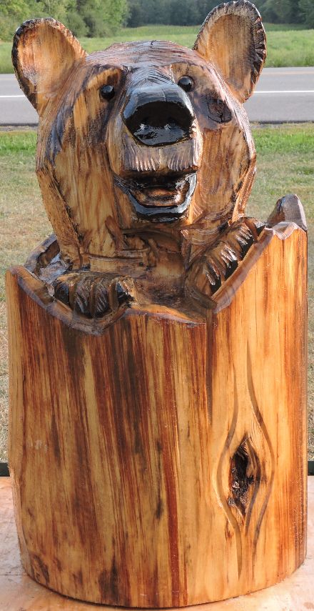 Bear, in log, Chainsaw Carving, Lawn Decoration, Chainsaw Art, Wood Statue, Carving, Yard Decoration Chainsaw Carving Patterns, Chain Saw Art, Small Chainsaw, Chainsaw Art, Chainsaw Wood Carving, Simple Wood Carving, Wood Carving For Beginners, Cabin Art, Bear Carving