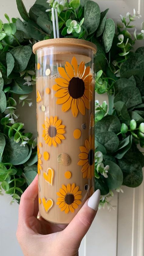 Botellas Aesthetic, Cricut Glass Cups, Coffee Matcha, Straw Design, Trendy Water Bottles, Bamboo Cups, Idee Cricut, Cute Coffee Cups, Cute Water Bottles