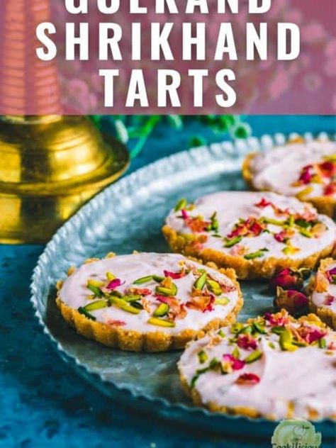 Mini Indian Desserts, Indian Fusion Food Ideas, Healthy Indian Dessert Recipes, Unique Sweets Recipes, Indian Fusion Sweets, Diwali Dessert Ideas, Fusion Indian Desserts, Indian Wedding Sweets, Indian Fusion Desserts