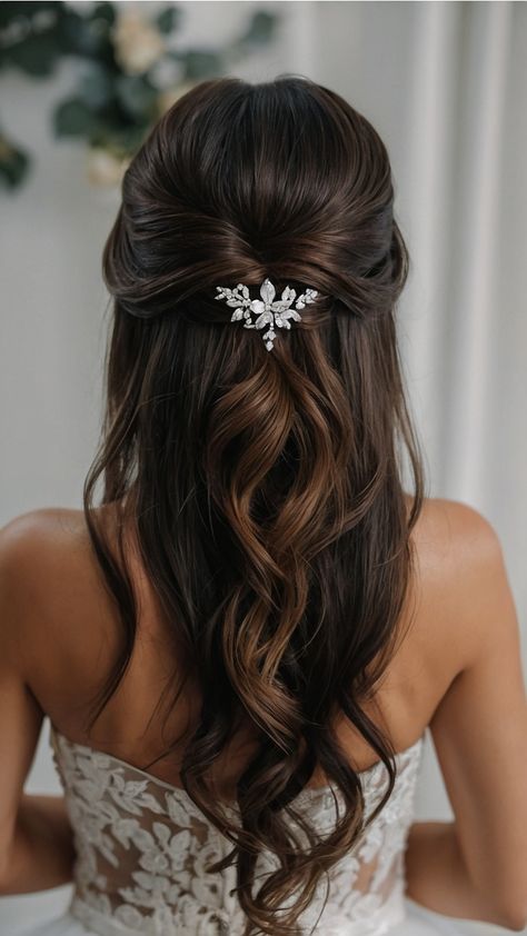 Discover stunning bridal hairstyles for straight long hair short hair bangs curly hair short veils messy crown easy medium length Afro simple elegant half up half down natural hair and braided styles Elevate your wedding day look with these beautiful and versatile hair inspirations Bridal Half Up Half Down, Half Up Half Down Styles, Long Veils, Down Styles, Bridal Hair Half Up, Half Up Wedding, Down Wedding Hairstyles, Wedding Hair Half, Half Up Half Down Wedding