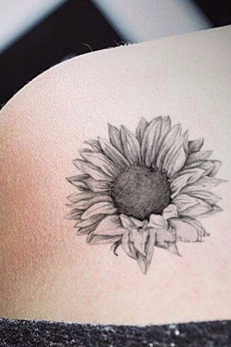 Sunflower Tattoo Thigh, Tattoo Sheets, Hawaiian Tattoos, Stomach Abs, Tattoo Pierna, Henne Tattoo, Sunflower Tattoo Sleeve, Sunflower Tattoo Shoulder, 2 Tattoo