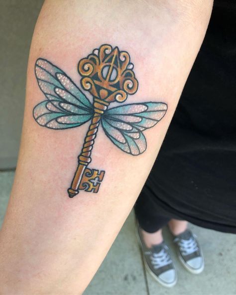 Ginny Neumann on Instagram: “Flying key for Leslie! Thank you!⚡️ . Last tattoo at Red Anchor Tattoo Co. It was a very bitter sweet day for me but I’m moving on to my…” Flying Key Tattoo, Key Tattoo Designs, Garter Tattoo, Key Tattoos, Key Tattoo, Watercolor Tattoo Flower, Sugar Skull Tattoos, Bow Tattoo, Anchor Tattoo