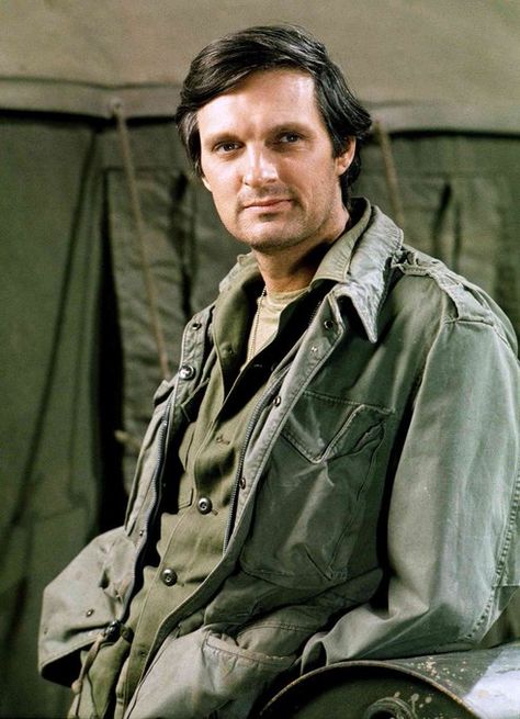 The M*A*S*H Historian on X: "Happy 88th birthday, Alan Alda! 🥳 M*A*S*H’s Captain Benjamin Franklin “Hawkeye” Pierce! @alanalda @alda #ClassicMASH #mash #alanalda https://t.co/Kcd7fzNB7u" / X Father Mulcahy, Hawkeye Pierce, Alan Alda Mash, Mash Characters, Mash 4077, Alan Alda, Star Show, Benjamin Franklin, Music Icon