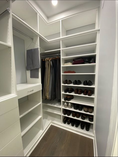 L Shape Closet Ideas Walk In, Master Closet Design, Walking Closet, Dressing Room Closet, Closet Renovation, Dream Closets, Small Closet, Closet Remodel, Bedroom Closet Design