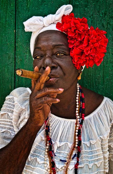 Cuba, Love A Good Cigar | ©2014 John Galbreath I don't know why but I feel like she would be so sassy... Cuban Women, Cuban Culture, Cigars And Women, Afro Cuban, Cuban Art, Havana Nights, Good Cigars, Cuban Cigars, Havana Cuba