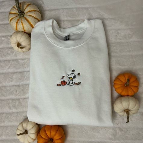 Made By Me Follow My Ig Em.Broiderss Dog With Pumpkin, Fall Snoopy, Snoopy Fall, Snoopy Sweater, Crewneck Embroidery, Cute Sweaters For Fall, Crewneck Design, Graphic Sweaters, Cute Sweatshirts