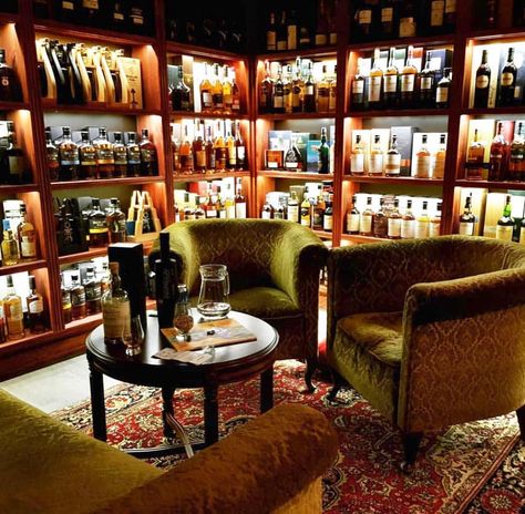 Now that’s a whisky room • Bunker credit to @oysteinjohnsenphotography • Breathtaking set up • Whiskey Room Ideas, Whisky Regal, Whisky Room, Gentlemans Room, Bar Lounge Room, Whiskey Lounge, Bourbon Room, Whiskey Room, Bourbon Bar