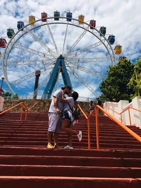 Roda Gigante Hopi Hari Foto casal Boyfriend Photography, Hopi Hari, Photos Tumblr, Surf Art, Poses For Men, Amusement Park, New Ideas, Theme Park, Photo Inspiration