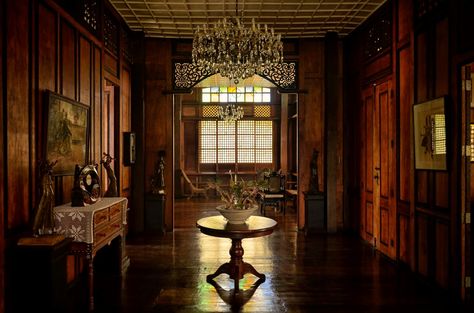 Old Filipino Houses, Houses In The Philippines, Filipino Houses, Filipino Vintage, Houses Background, Filipino House, Filipino Architecture, Philippines House Design, Victorian Vases