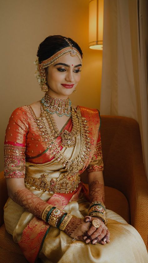 Telugu Bride, South Indian Wedding Hairstyles, South Indian Wedding Saree, South Indian Bride Saree, South Indian Bridal Jewellery, Eastern Fashion, Latest Bridal Blouse Designs, Sabyasachi Bride, Bridal Sarees South Indian