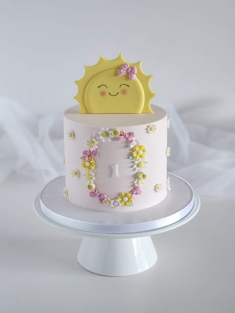 Sunshine Smash Cake, Sunshine Birthday Cakes, Sun Cake, Sunshine Birthday Parties, Sunshine Birthday, Beautiful Birthday Cakes, Cute Baking, Baby Birthday Cakes