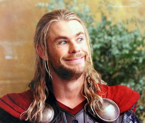 This is the best Thor derp face I've ever seen Thor Funny, Marvel Pfp, Bd Comics, Dc Memes, Clint Barton, Marvel Vs Dc, Dc Movies, Loki Marvel, Loki Laufeyson