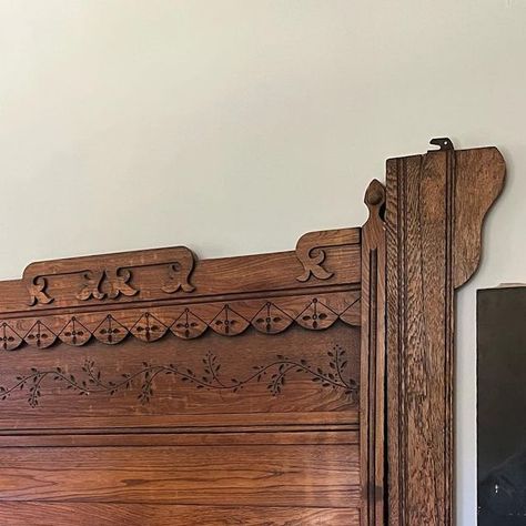 Tayler Lowden on Instagram: "I get asked a lot “ is your bed old? What size is it?! “ my headboard is old, and I have a king size mattress!!! I fell in love with this (full size) Eastlake headboard years ago, and we decided we needed a bigger bed so I thought to add the side slats to each side of the headboard to give it more width and to fit our new/ bigger mattress & it worked out perfectly. ( I searched all over trying to find a bigger than a full size headboard that was old ) We have a sleep number/ base so our bed is very heavy - we only have the headboard and slats sitting behind it. Didn’t nail anything together. If you want to do this, I would suggest getting a metal frame and nailing each piece together for sturdiness. If you love antiques and have been searching for an old bed, I Eastlake Bed, Eastlake Furniture, Antique Headboard, Full Size Headboard, Old Beds, Big Beds, King Size Mattress, A King, King Size Bed