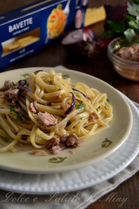 ricetta bavette al tonno con cipolle di tropea | Dolce e Salato di Miky Linguine, Main Course, Food Art, Spaghetti, Chef, Pasta, Ethnic Recipes, Photography