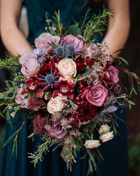 September Wedding Bouquets, Winter Wedding Flowers Bouquets, Mod Board, Christmas Wedding Bouquets, Christmas Wedding Flowers, Winter Bridal Bouquets, Wedding Bouquet Ideas, Floral Bouquets Wedding, Berry Wedding