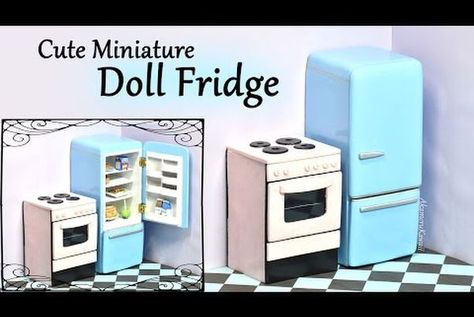 Miniature Vintage Refrigerator Tutorial Vintage Refrigerator, Kitchen Scene, Dollhouse Tutorials, Dollhouse Miniature Tutorials, Cute Miniature, Dollhouse Miniatures Diy, Miniature Projects, Mini Kitchen, Miniature Doll