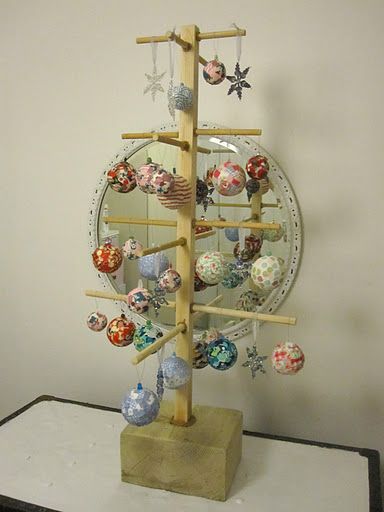 bauble display tree for market stall - for gift tags? Craft Stall Set Up Ideas, Bauble Display Ideas, Keyring Display Ideas, Decorating Baubles, Bauble Display, Craft Market Stall Ideas, Craft Stall Display Ideas, Displaying Necklaces, Keyring Display