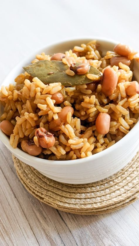 Black eyed peas and rice (Instant Pot!) - Welcome to The Miller's Kitchen Canned Black Eyed Peas Recipe, Black Eyed Peas And Rice, Cooking Black Eyed Peas, Peas And Rice, Rice Instant Pot, Jamaican Rice, Blackeyed Peas, Black Eyed Peas Recipe, Dietitian Recipes