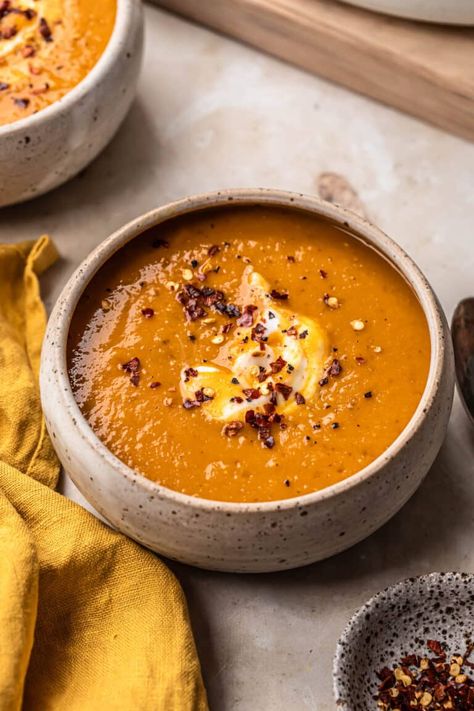 Squash Lentil Soup, Pumpkin Lentil Soup, September Recipes, Pumpkin Lentil, Pumpkin Curry Soup, Protein Soup, Resep Smoothie, Pumpkin Recipes Healthy, Autumn Food