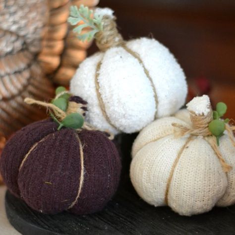 No Sew Pumpkins, Sew Pumpkins, Fall Decorating Inspiration, Pumpkin Tutorial, Cute Pumpkins, Decorate For Fall, Pumpkin Uses, Sweater Pumpkins, Diy Sweater