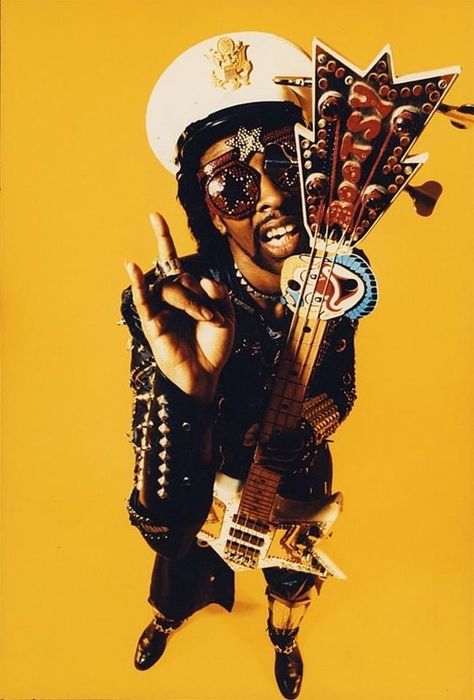 Parliament Funkadelic, Bootsy Collins, Afro Punk Fashion, 70s Sci Fi Art, Guitar Photography, Afrocentric Art, Hip Hop Art, Punk Vintage, Aesthetic People