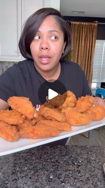 Fried Chicken Wings With Sauce, Simple Meals For Dinner Chicken, Fried Party Food, Fried Chicken Black People, What Goes Good With Fried Chicken, Chicken Wings Deep Fried Recipes, Spaghetti And Fried Chicken, How To Make Crispy Fried Chicken, Fried Party Wings Crispy Chicken