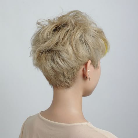 Hair Inspiration Short, Shot Hair Styles, Haircut And Color, Foto Poses, Short Pixie Haircuts, Short Blonde, Short Hair Haircuts, Asian Hair, Cut My Hair