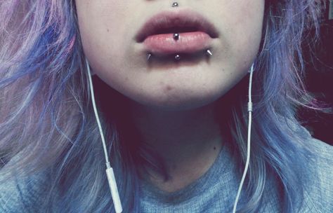 Snake bites, vertical labret, and medusa piercing Snake Bites Piercing, Labret Vertical, Snake Eyes Piercing, Snake Bite Piercing, Snake Enclosure, Spider Bite Piercing, Vertical Labret, Eye Piercing, Double Cartilage Piercing