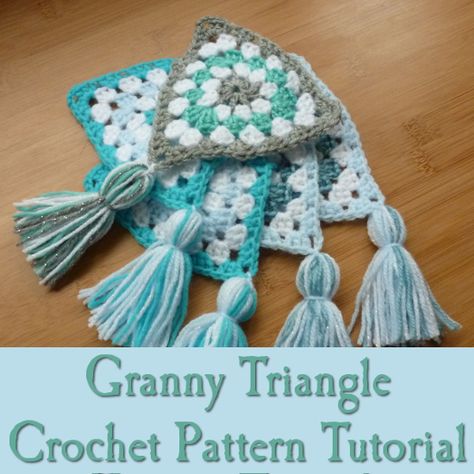 Granny Square Bunting Pattern, Crochet Projects Using Granny Squares, Crochet Triangle Granny Square, Triangle Crochet Pattern, Crochet Bunting Free Pattern, Crochet Granny Triangle, Crochet Triangle Pattern, Crochet Bunting Pattern, Crochet Images