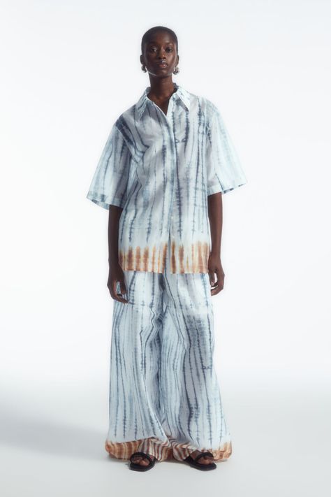 Mokume Shibori, Shibori Shirt, Shibori Fashion, Blue And Terracotta, Belted Cape, Japanese Shibori, Culotte Shorts, Shibori Techniques, Shibori Pattern