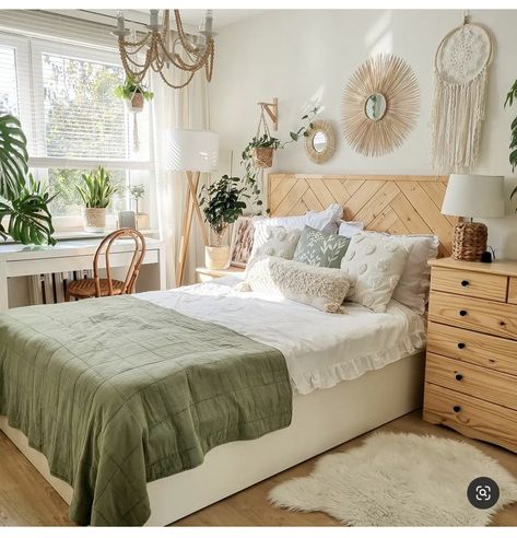 Boho Chic Bedroom Decor, Budget Bedroom Makeover, Boho Bedroom Design, Earthy Bedroom, Colorful Bedding, Decor Ideas Bedroom, Chic Bedroom Decor, Boho Chic Bedroom, Redecorate Bedroom