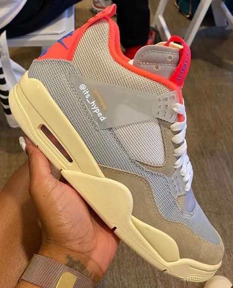 Black Cat Jordan 4, Jordan 4 Metallic Red, Jordan 4 Shoes, Jordan 4 Fire Red, Cheap Jordan Shoes, Sneaker Magazine, Buy Jordans, Cheap Jordans, Fresh Sneakers