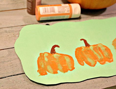 This Easy Fist Bump-kins Pumpkin Craft is a great way to create a memory of the fall season! You can make one each year and see your family grow! #pumpkincraft #kidscraft #paintcraft #fistprint #Halloween #Thanksgiving #ThanksgivingCraft Pumpkin Crafts For Kids, Pumpkin Crafts Preschool, Christmas Bazaar Crafts, Kids Craft Gifts, Thanksgiving Toddler, Preschool Crafts Fall, School Kids Crafts, Pumpkin Craft, Halloween Crafts For Toddlers