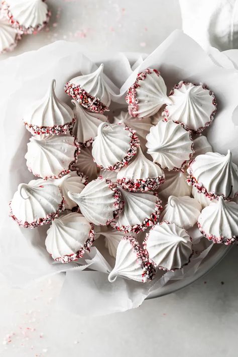 Simple and delicious peppermint meringues dipped in dark chocolate and crushed peppermint. They're dairy free, gluten free and an easy an delicious treat to share and gift during the holiday season! Easy Meringues, Peppermint Meringues, Crushed Peppermint, Homemade Gift Baskets, Meringue Recipe, Dairy Free Gluten Free, Favorite Dessert Recipes, Meringue Cookies, Gluten Free Treats