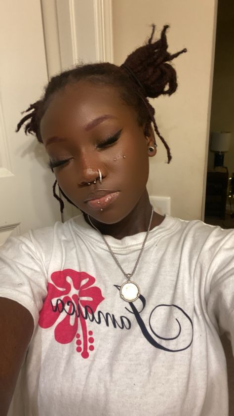 Gauged Ears Women, Gauges Black Women, Gauged Ears Black Women, Stretched Ears Black Women, Pretty Stretched Ears, Vertical Tongue Piercing, Ear Gauges Aesthetic Black Women, Stretched Ears 00g, Stretch Ears