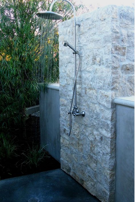 Diy Outdoor Shower Ideas, Outdoor Shower Ideas, Outside Showers, Shower Design Ideas, Outdoor Shower Enclosure, San Francisco Design, Pool Shower, Shingle Exterior, Outdoor Showers