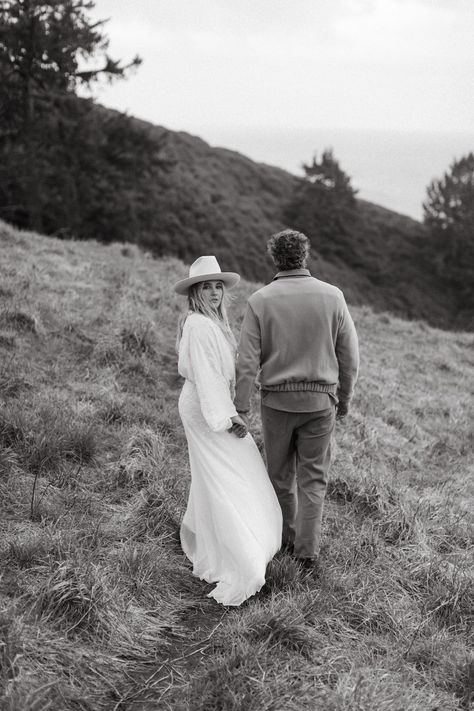 Couples Photoshoot Poses Romantic, Casual Elopement, Outdoor Editorial, Western Shoot, Western Elopement, Elopement Oregon, Lincoln City Oregon, Oregon Coast Elopement, Western Photoshoot