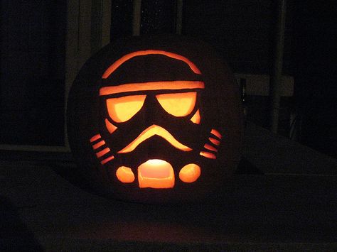 Storm trooper jack-o-lantern by Jeff Kopp Star Wars Pumpkin Carving, Star Wars Pumpkin, Pumkin Carving, Creative Pumpkin Carving, Hallowen Ideas, Pumpkin Carving Patterns, Halloween Pumpkin Designs, Pumpkin Carvings, Star Wars Halloween